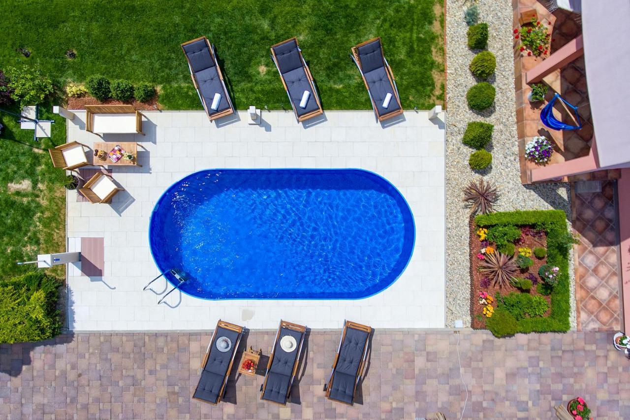 Holiday Villa Rita , Ideal For Families, Pool, Large Childrens Playground Varasd Kültér fotó