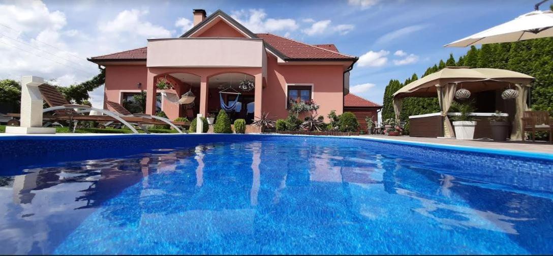 Holiday Villa Rita , Ideal For Families, Pool, Large Childrens Playground Varasd Kültér fotó