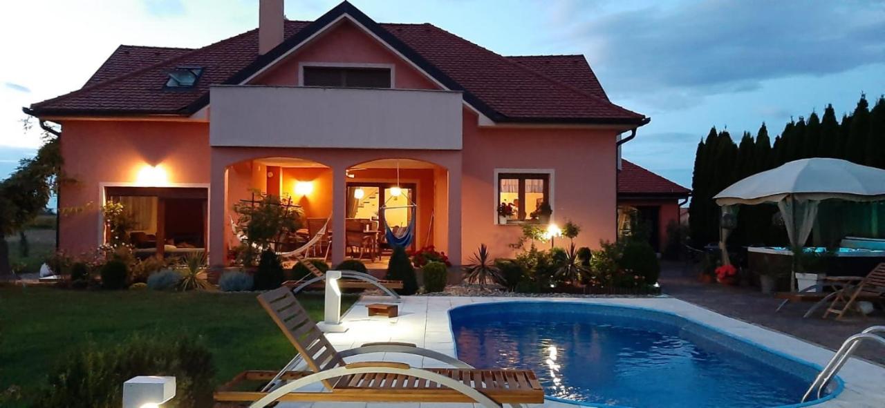 Holiday Villa Rita , Ideal For Families, Pool, Large Childrens Playground Varasd Kültér fotó